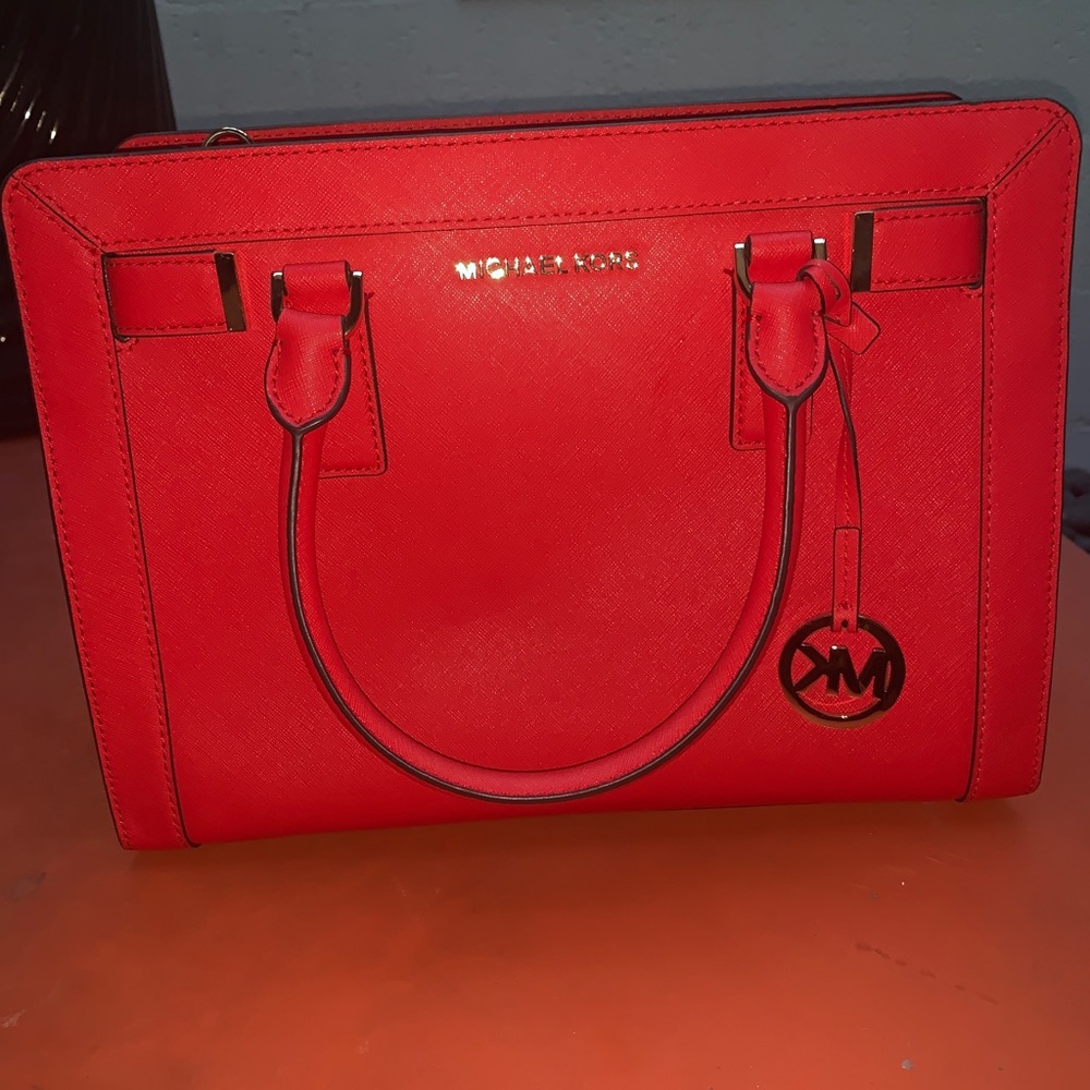 NEW WITH TAGS** MAKE ME AN OFFER